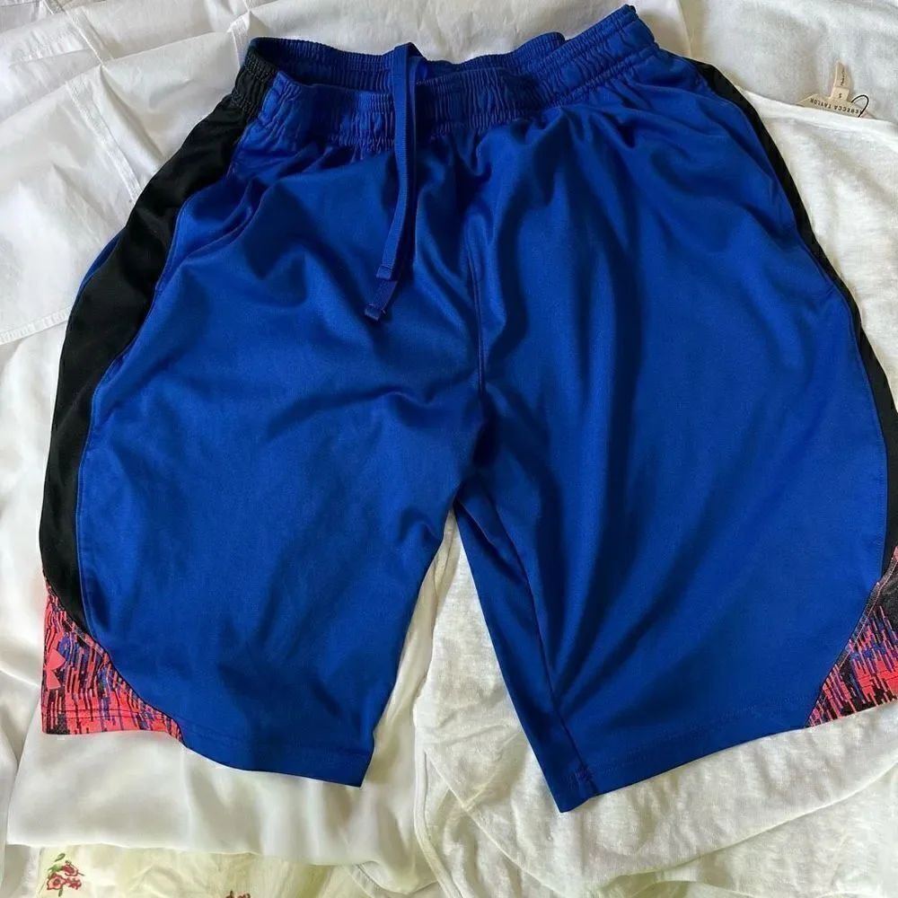 Under Armour boys sports shorts size YXL